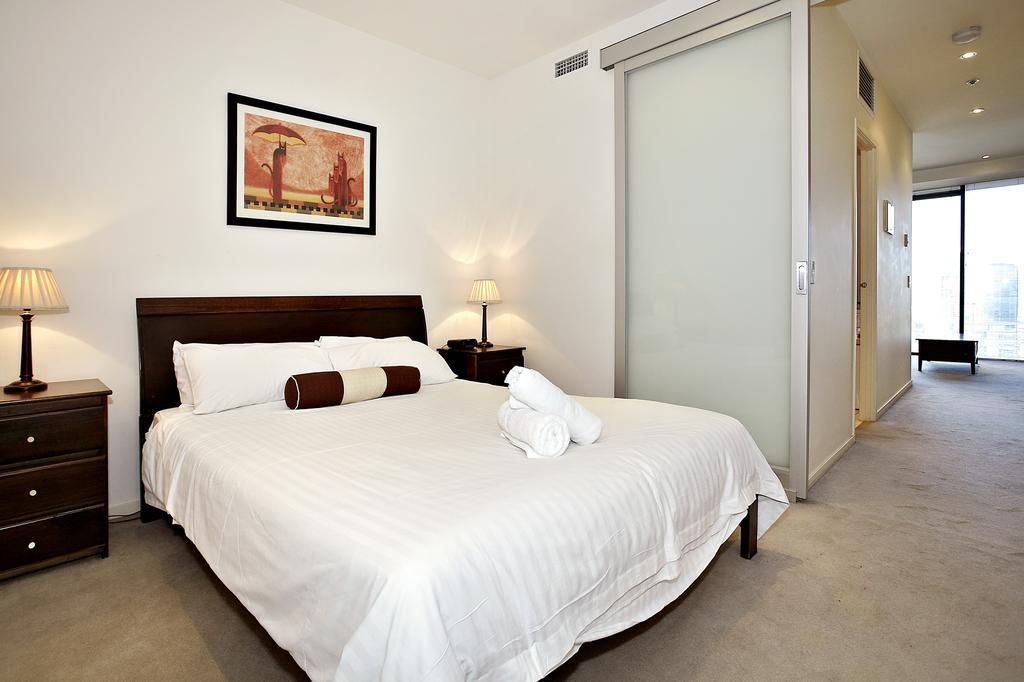 Astra Apartments Melbourne Room photo